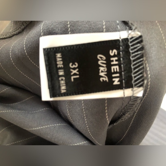 Gray cropped pin striped blazer - Picture 3 of 4